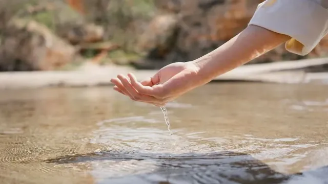 क्या आप जानते हैं? नहाने का पानी आपकी किस्मत बदल सकता है! 🌟💧