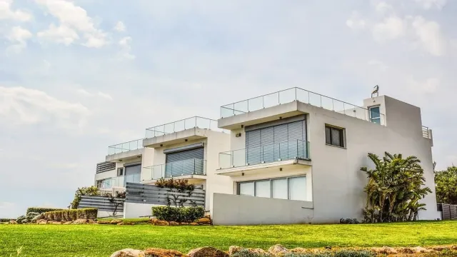 Top Strategies for Successfully Buying a Foreclosed Home in a Competitive Market